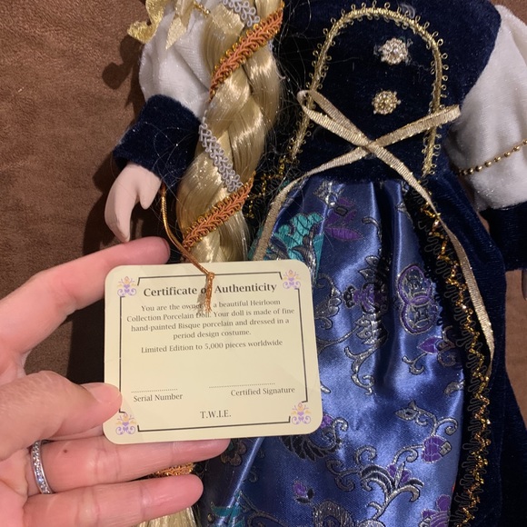 Vtg Heirloom Collection porcelain doll 17” - Picture 5 of 6